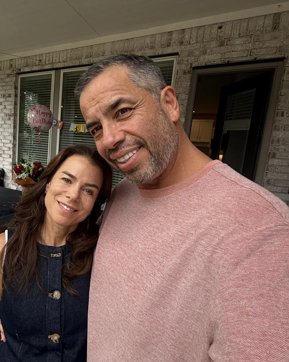 Alejandro y Adriana, los propietarios de 1-800 Buy Homes